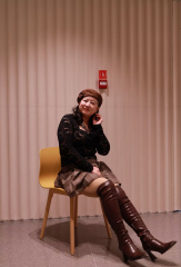 熟女阿姨穿长靴里的丝袜一定很有味道[4P]